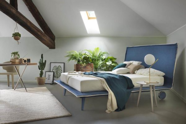 Letto matrimoniale MILA Light tessuto volant doppio ruote BLU