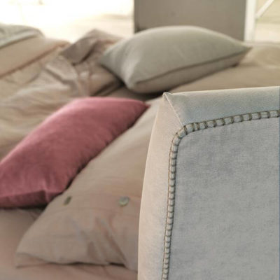 dettaglio cucitura punto cavallo testata letto giselle plain